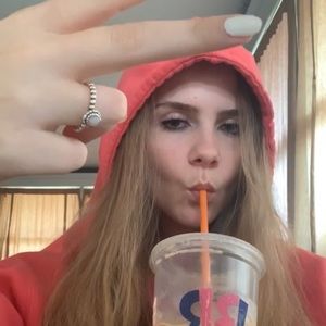 Meet your Posher, Caitlyn